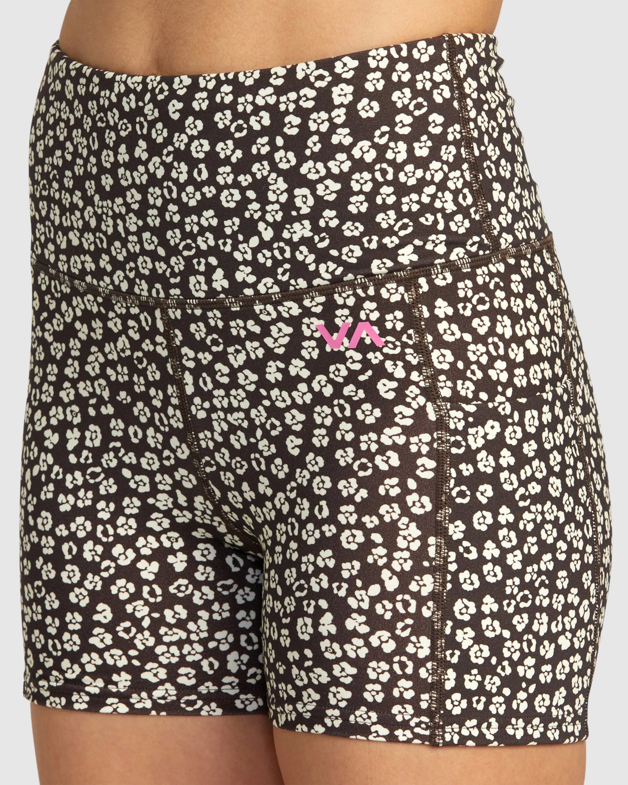 Womens VA Essential Pocket Short II - Image 4